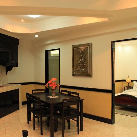 Green One Hotel Мактан Екстериор снимка