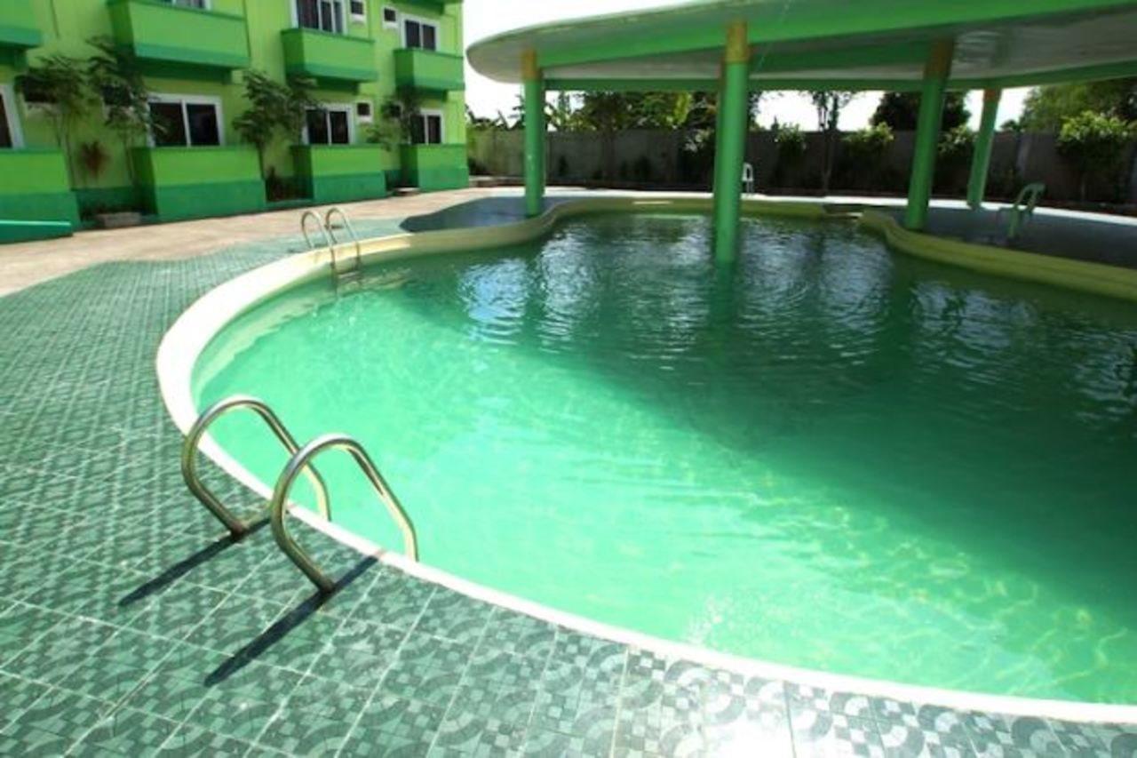 Green One Hotel Мактан Екстериор снимка