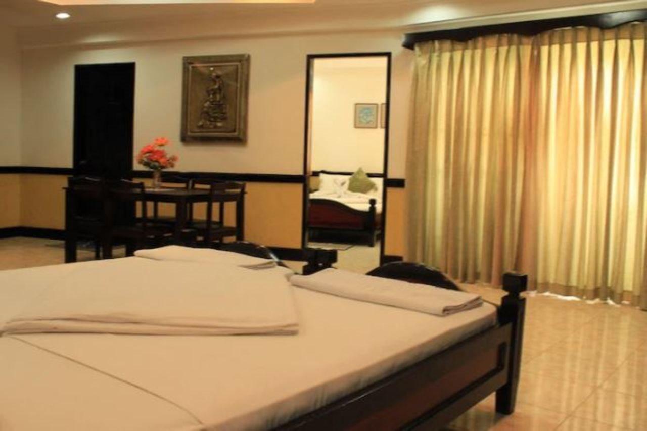 Green One Hotel Мактан Екстериор снимка