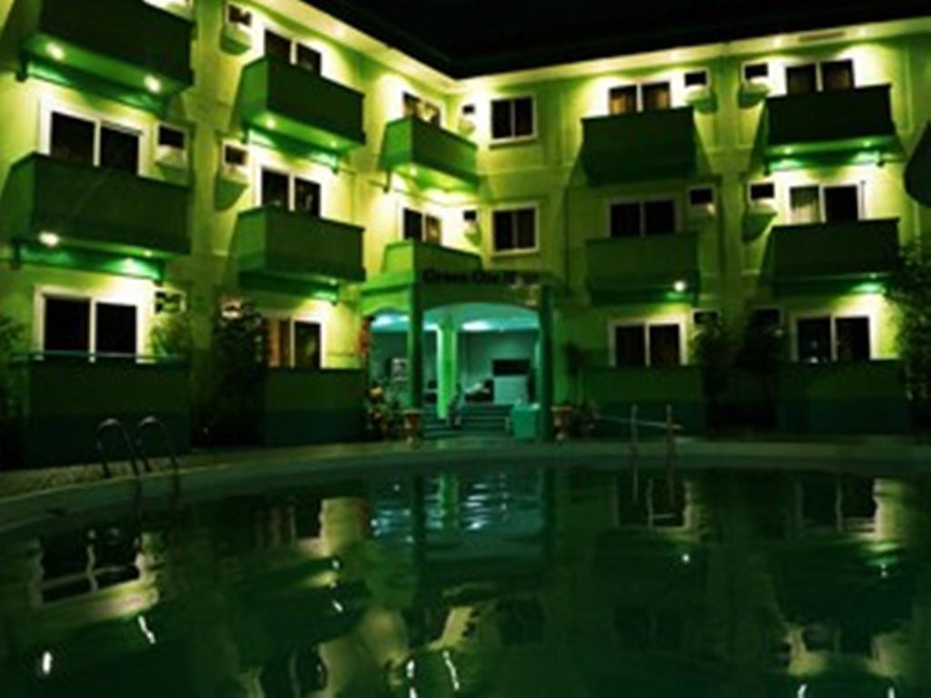 Green One Hotel Мактан Екстериор снимка