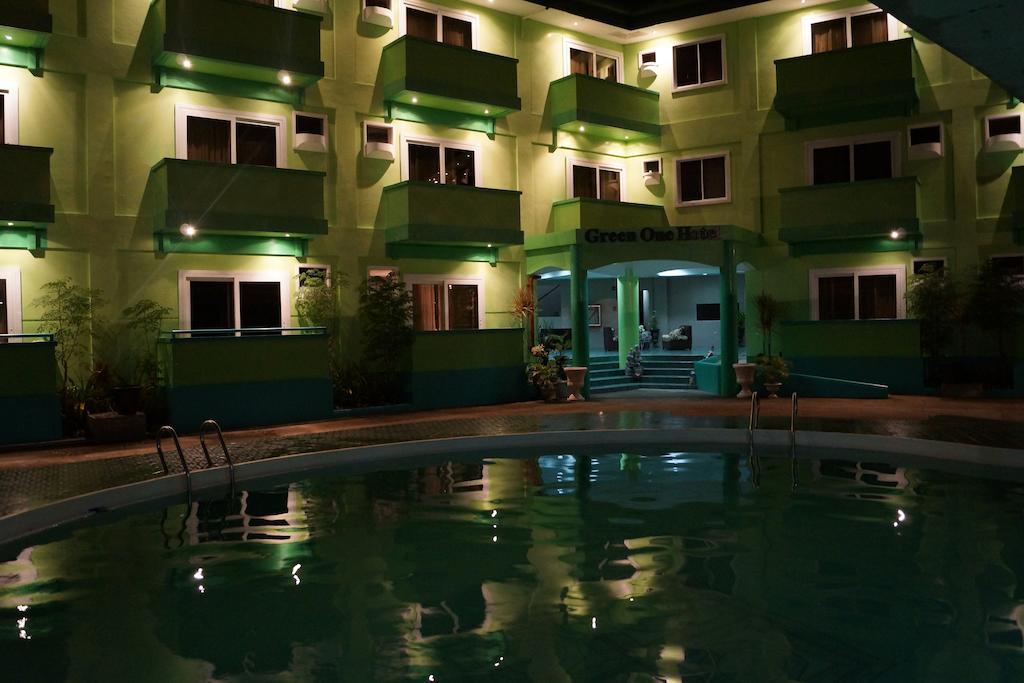 Green One Hotel Мактан Екстериор снимка