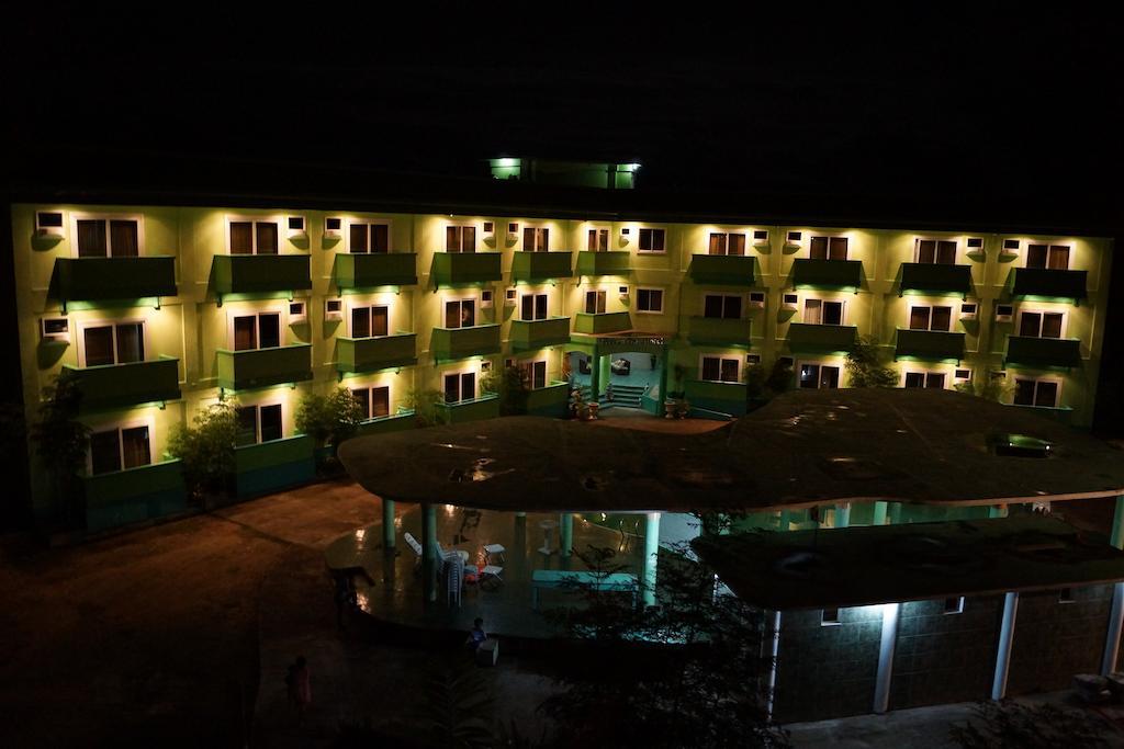 Green One Hotel Мактан Екстериор снимка