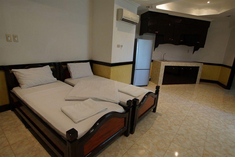 Green One Hotel Мактан Екстериор снимка