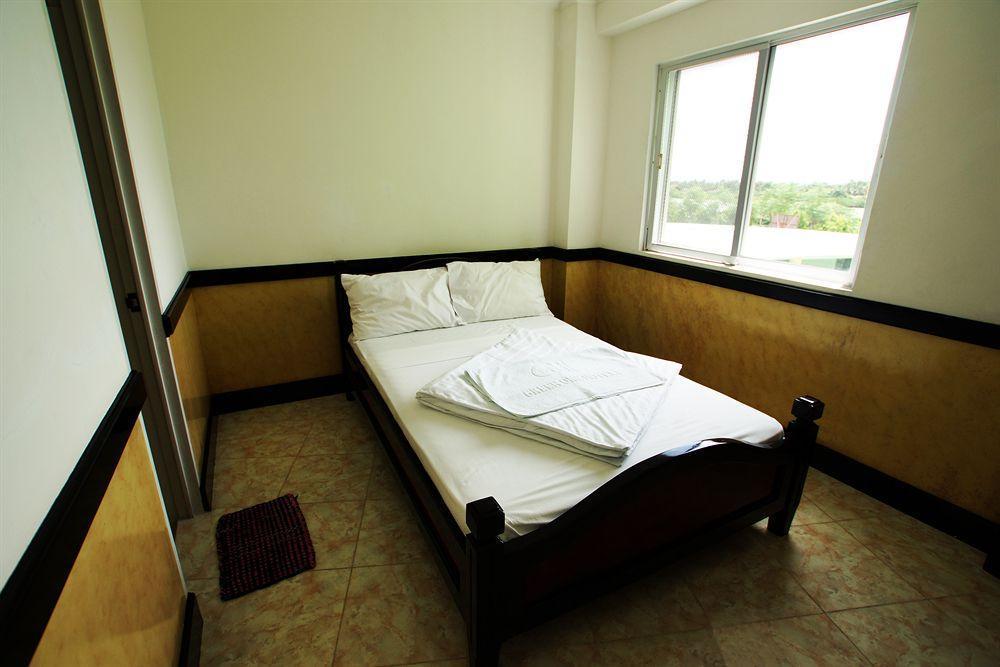 Green One Hotel Мактан Екстериор снимка