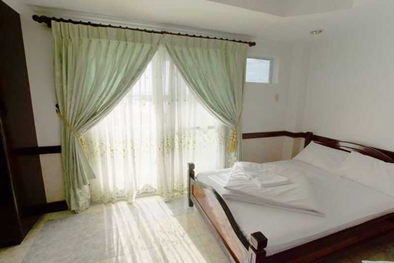 Green One Hotel Мактан Екстериор снимка