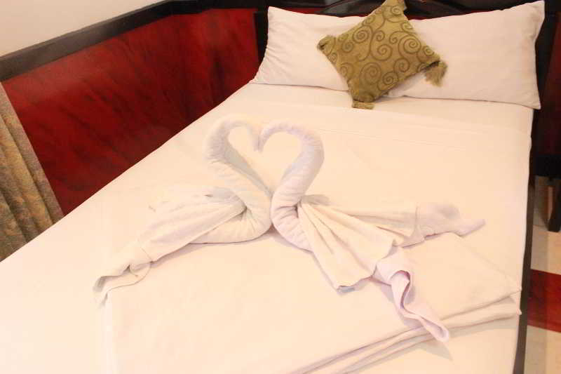Green One Hotel Мактан Екстериор снимка