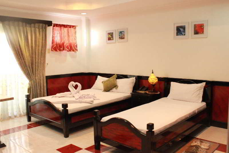 Green One Hotel Мактан Екстериор снимка