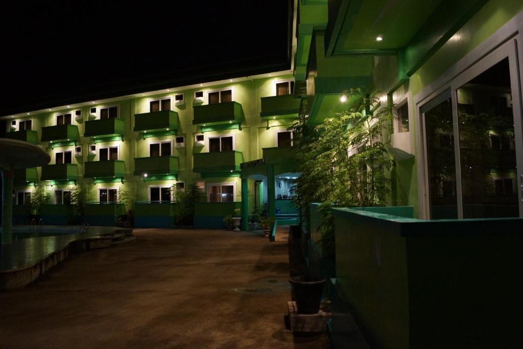 Green One Hotel Мактан Екстериор снимка
