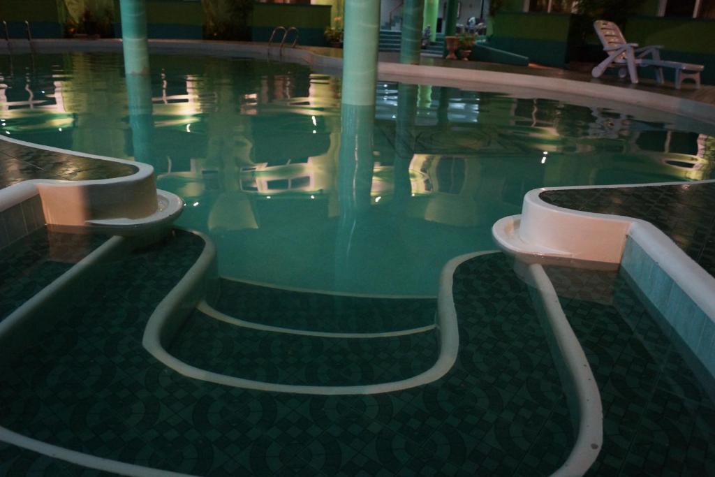 Green One Hotel Мактан Екстериор снимка