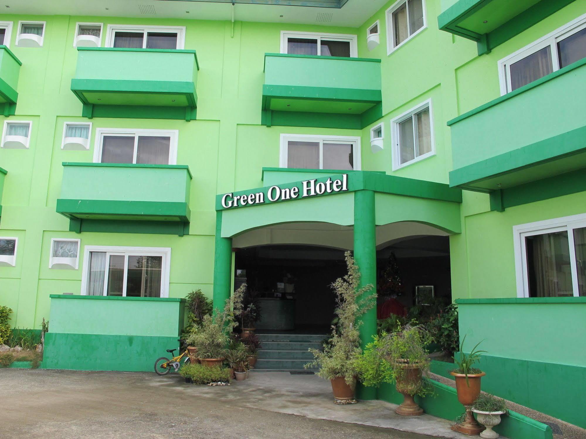 Green One Hotel Мактан Екстериор снимка