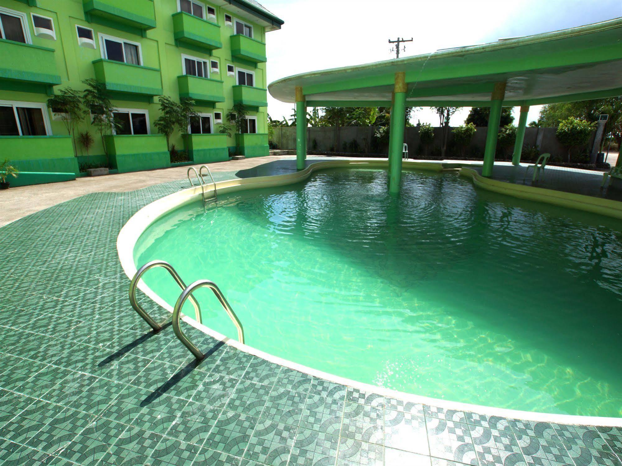 Green One Hotel Мактан Екстериор снимка