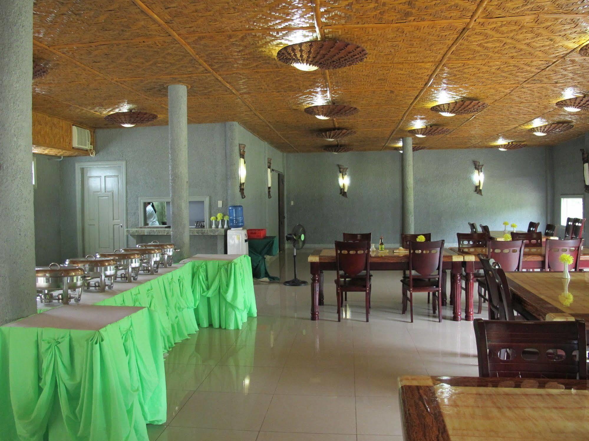 Green One Hotel Мактан Екстериор снимка