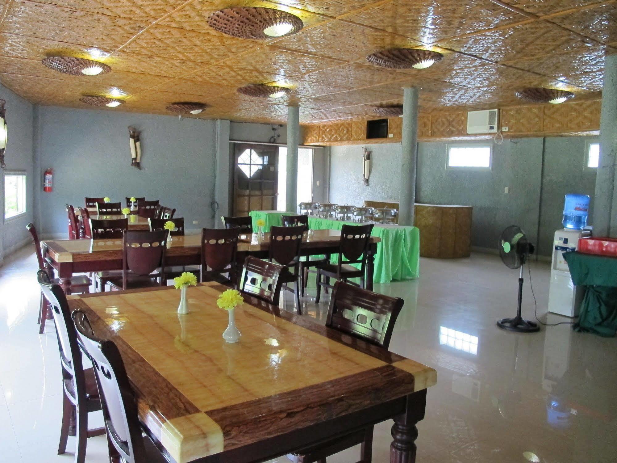 Green One Hotel Мактан Екстериор снимка