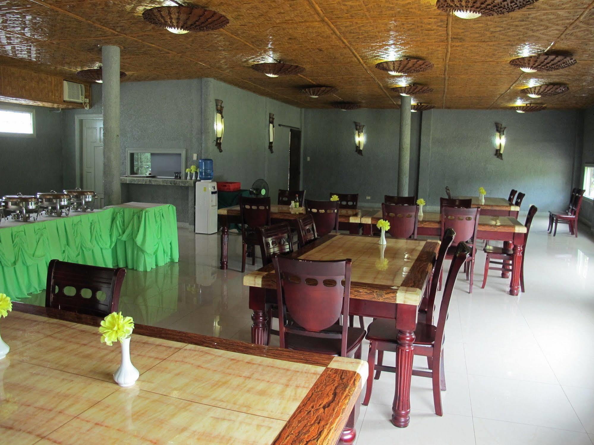 Green One Hotel Мактан Екстериор снимка