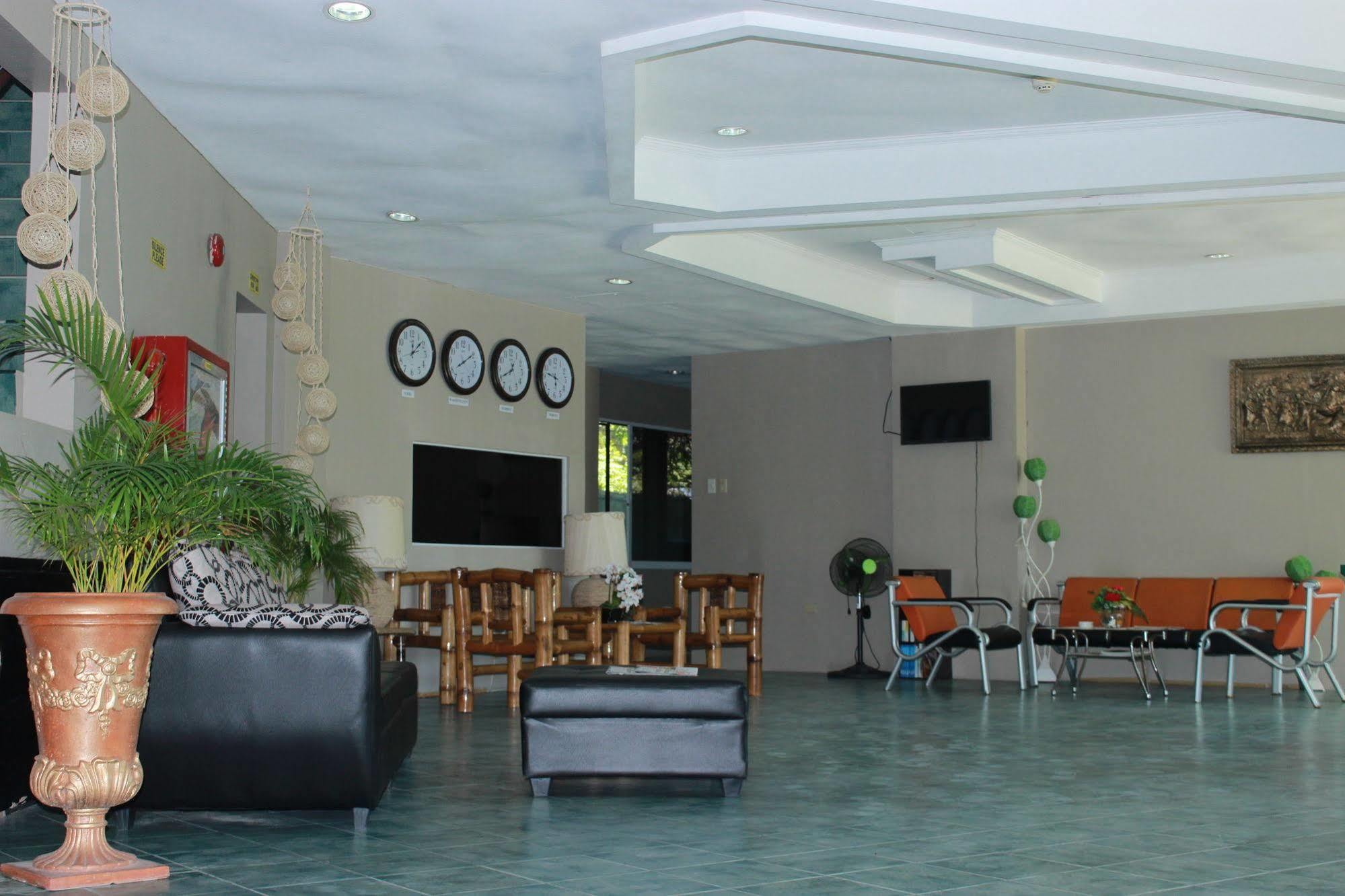 Green One Hotel Мактан Екстериор снимка