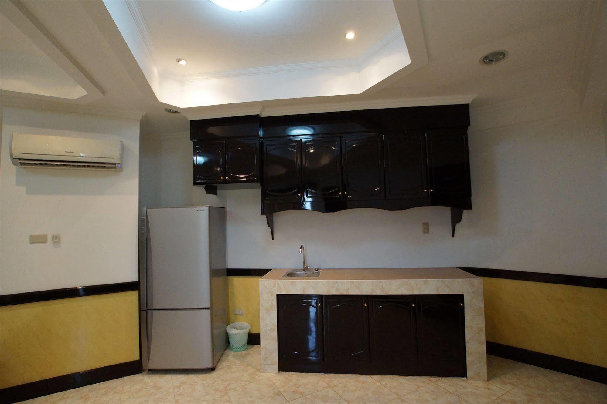 Green One Hotel Мактан Екстериор снимка