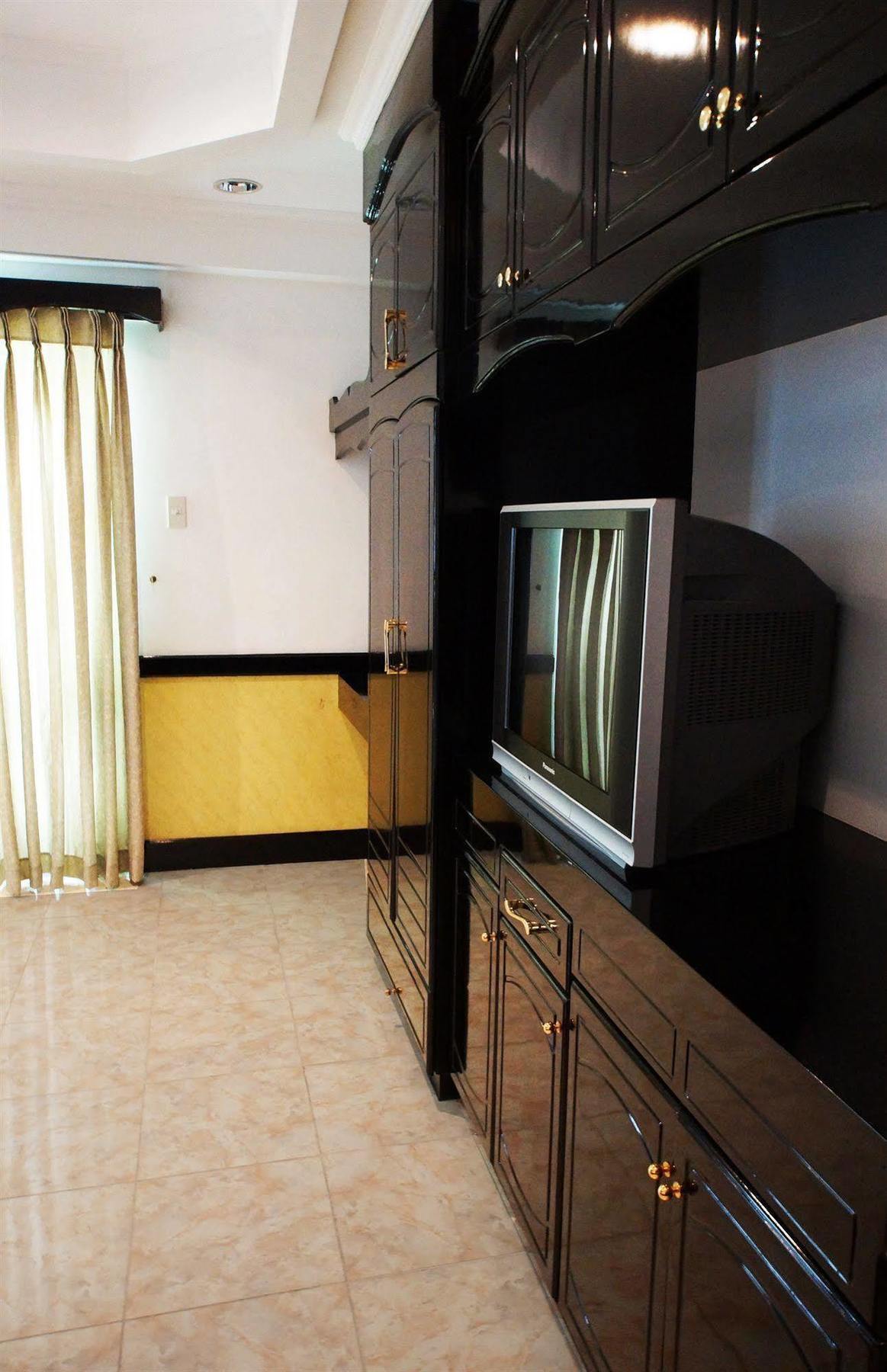 Green One Hotel Мактан Екстериор снимка